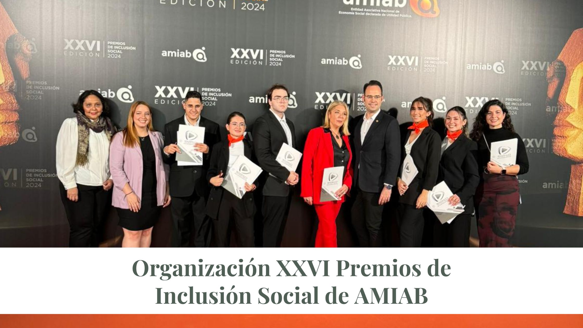 Equipo de Masimagen junto a su directiva en el photocall de la XXVI Edición de los Premios de Inclusión Social AMIAB.