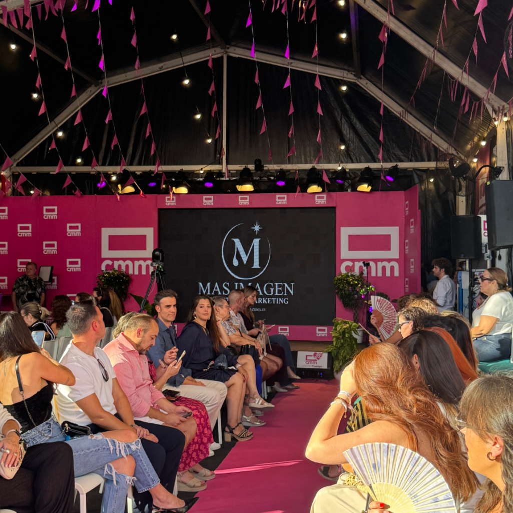 Desfile-mujeres-lideres - feria de albacete (12)