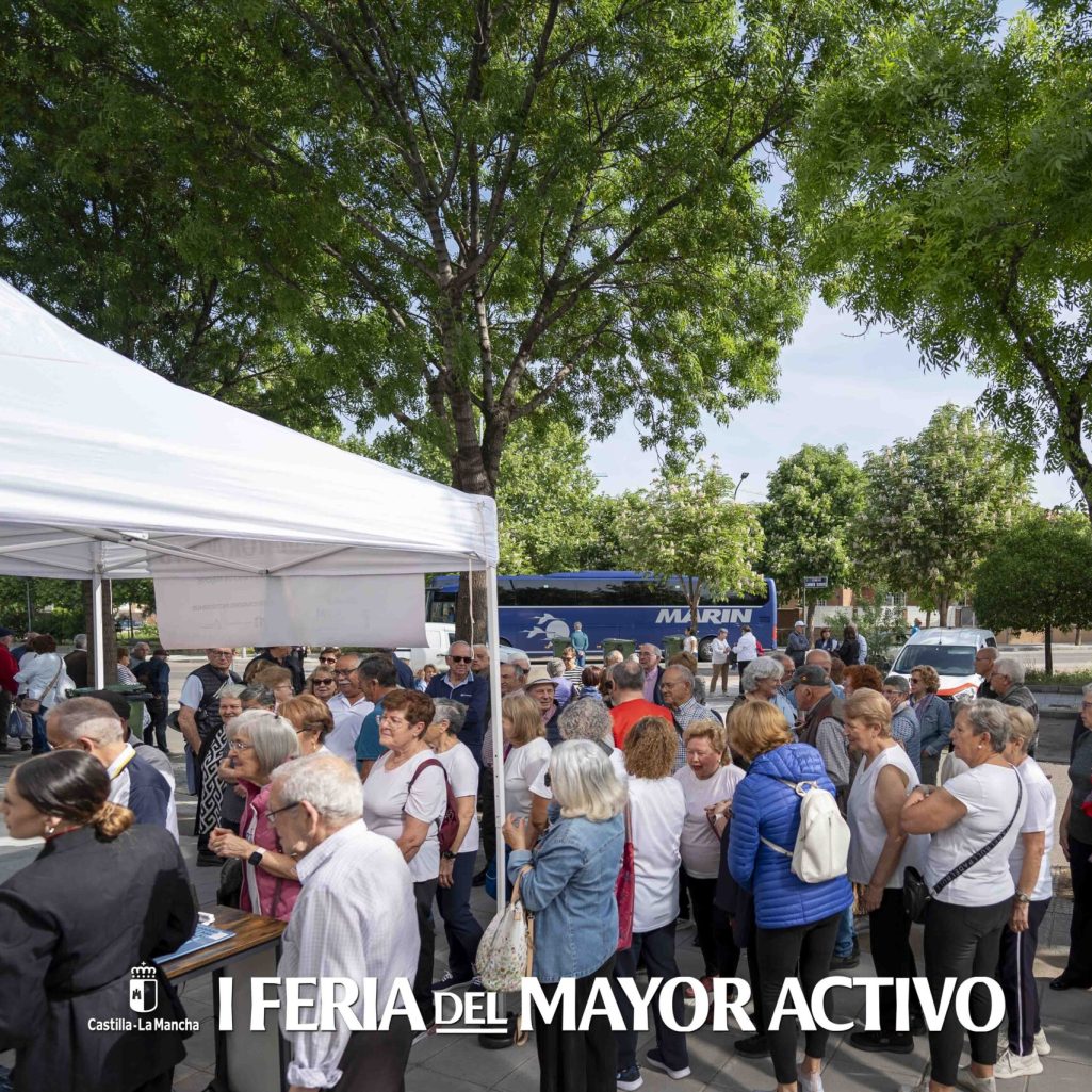 Entrada y zona de bienvenida en la I Feria del Mayor Activo.