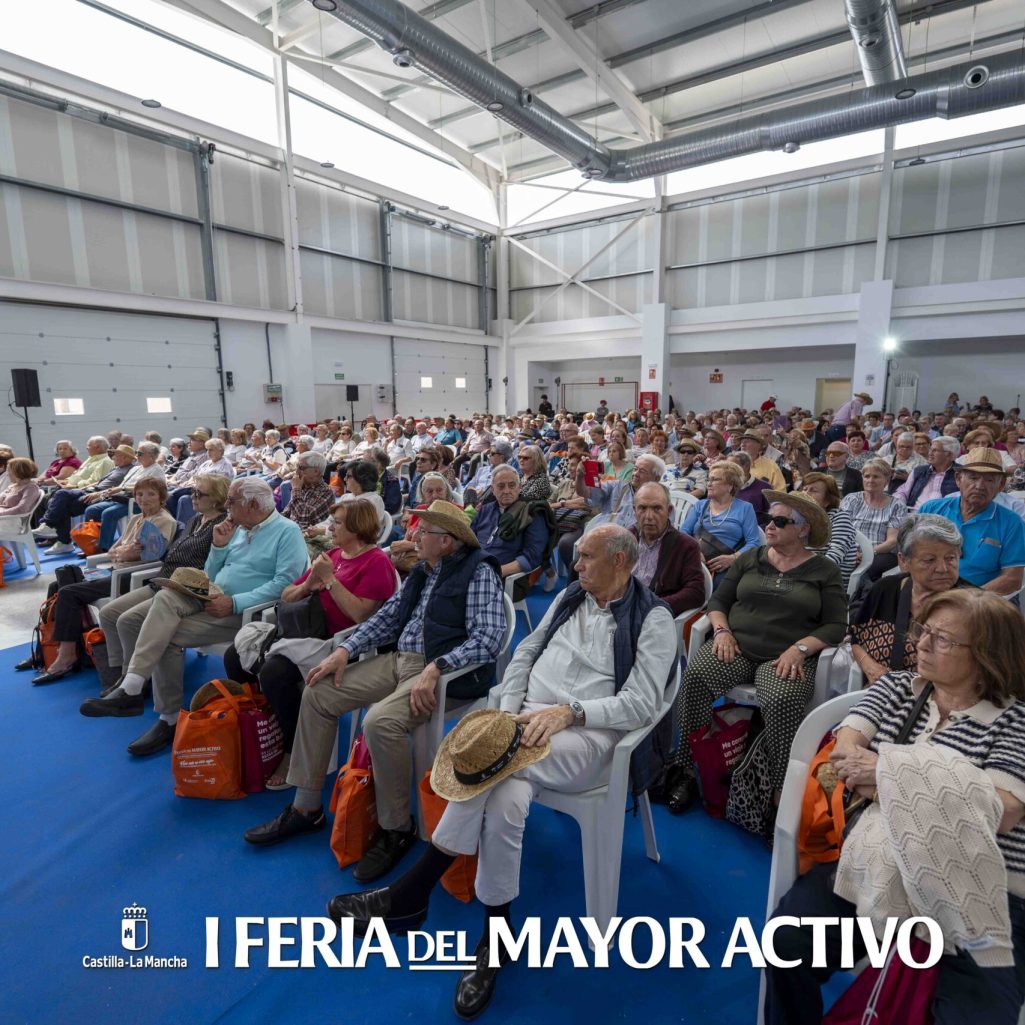 Auditorio completo de la feria.